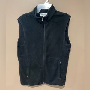 Amazon essentials size medium, black fleece vest